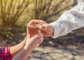 Homem pede copo d’água e estupra vizinho de 7 anos