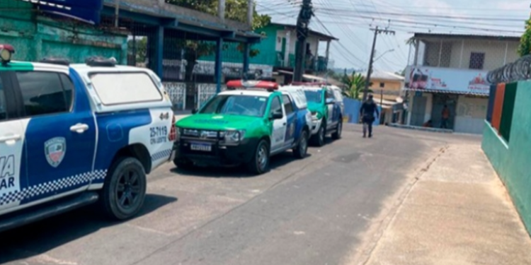 Jovem de 18 anos esfaqueia a irmã e acaba presa em Manaus