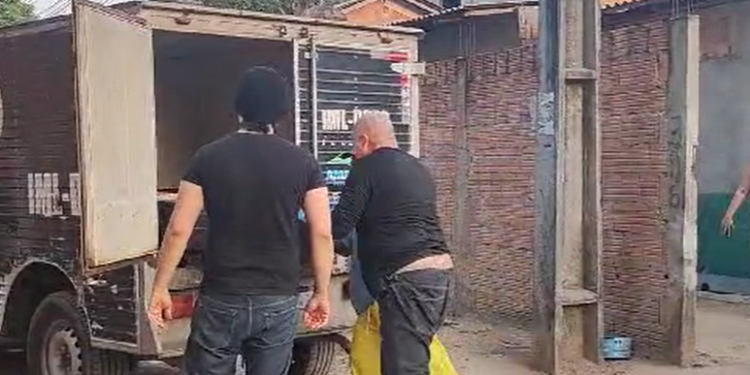 Cenas fortes: Padrasto e enteado que eram ameaçados são assassinados dormindo em casa em Manaus