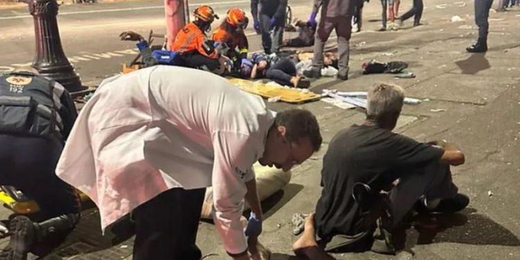 Vídeo: vítima de assalto acelera na Cracolândia e atropela 16 viciados