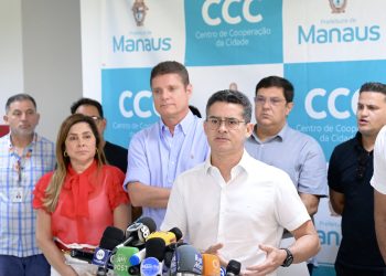 Auxílio, fim do ano letivo antecipado e água: David Almeida anuncia medidas contra vazante