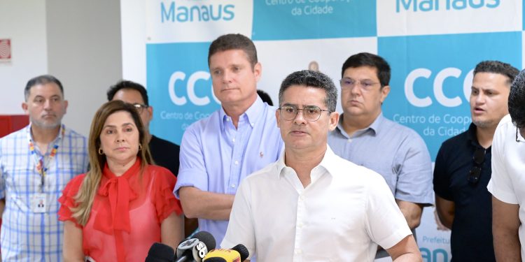 Auxílio, fim do ano letivo antecipado e água: David Almeida anuncia medidas contra vazante