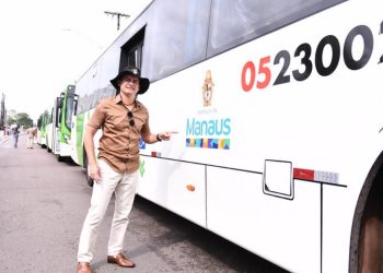 David Almeida comemora renovação da frota de ônibus na cidade