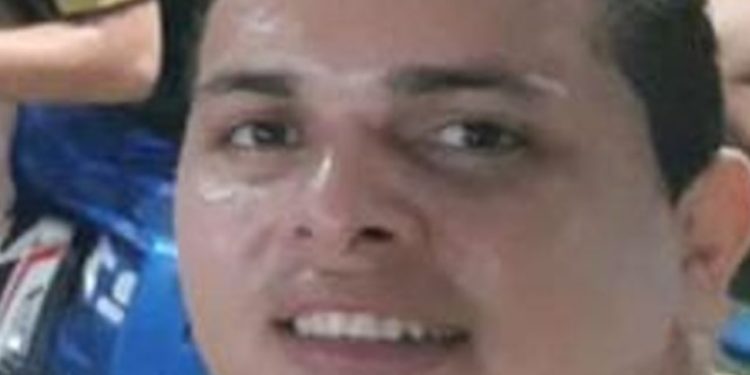 Condutor atropela motociclista, que morre sem direito a socorro em Manaus