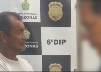 Mulher flagra marido estuprando cadela de estimação da família