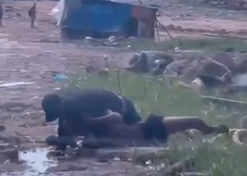 Vídeo: flanelinhas rolam no chão no Porto de Manaus para ver quem fica com a gorjeta