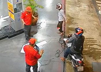 Vídeo: posto é assaltado em Manaus e frentistas dizem que dinheiro será descontado do salário