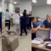 Vídeo: Paciente se estressa, mete tapa em outro paciente e na enfermeira na Hapvida em Manaus