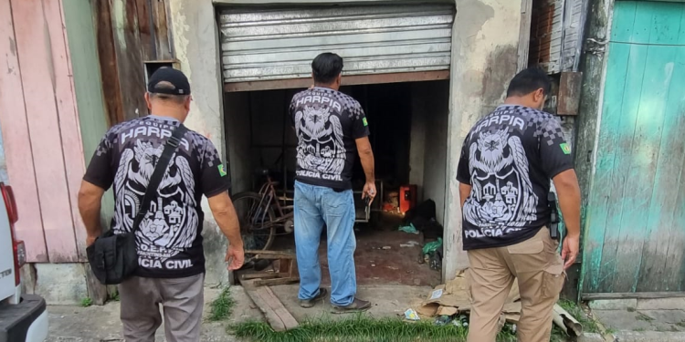 Idoso que vivia sozinho sem ter condições é resgatado pela polícia de local imundo em Parintins