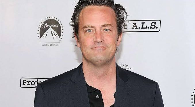 Matthew Perry, o Chandler da série Friends é encontrado sem vida em banheira