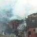 Vídeo: Seis famílias perdem tudo durante incêndio em vila de casas no Petrópolis