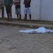 Vídeo: bandido mata o vizinho e joga a cabeça na porta da casa da mãe para barbarizar