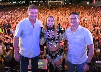 Após cantar no aniversário de Manaus, Joelma é anunciada por David Almeida para o Réveillon
