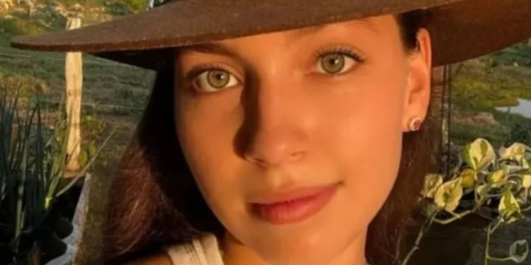 Jovem de 21 anos morre após cirurgia para colocar silicone