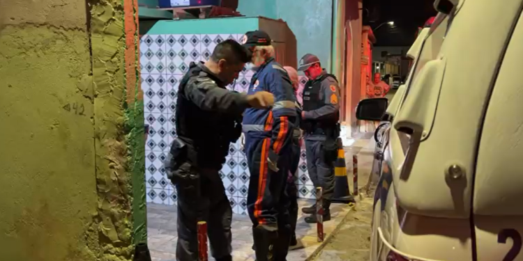 Suspeito de assalto no Coroado é perseguido e morto por linchamento com pedradas e pauladas