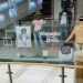 Vídeo: ladrão se disfarça de manequim, espera shopping fechar e rouba loja