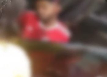 Vídeo: mecânico é executado na oficina enquanto consertava porta de carro