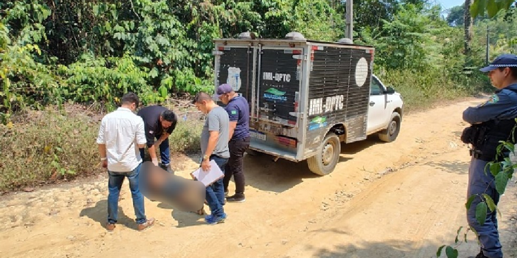 Vídeo: Corpo de homem com sinais de tortura e os dedos decepados é encontrado no Puraquequara