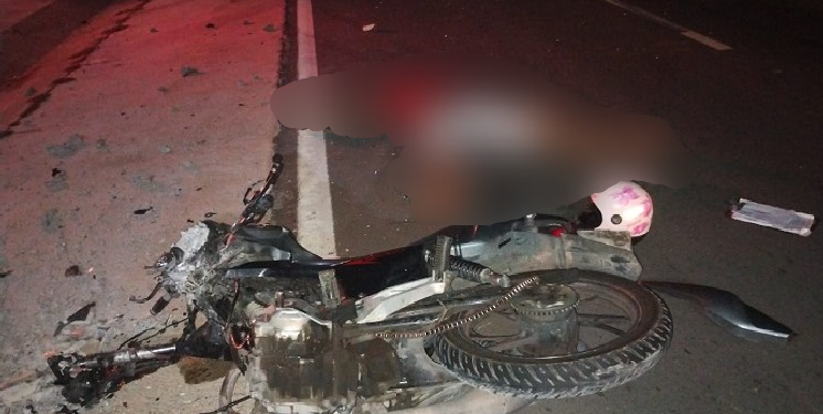 Cena forte: Motociclista tem a cabeça partida ao colidir com poste e derrubá-lo na Ponte Rio Negro