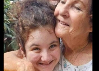 Avó de 79 anos e neta autista de 12 são queimadas até a morte: ‘dor inconsolável’