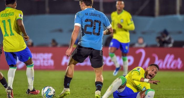 Neymar vai precisar passar por cirurgia após lesão durante partida contra Uruguai