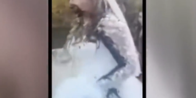 VÍDEO: mulher invade casamento do ex e joga fezes na noiva durante cerimônia