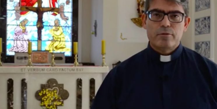 Padre descobre que será pai e pede desligamento da igreja: ‘vamos orar por nosso irmão’