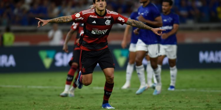 Na estreia sob comando de Tite, Flamengo vence o Cruzeiro por 2 a 0
