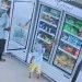 Vídeo: filha morre eletrocutada nos braços do pai ao abrir geladeira em supermercado