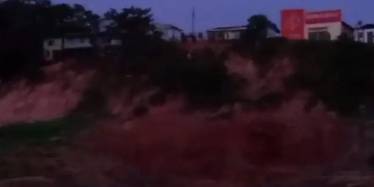 Queda de barranco leva dor e morte ao Amazonas, confirma prefeitura de Beruri; veja vídeo