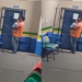Professor de matemática de escola pública de Manaus viraliza ao ‘nanar’ bebê de aluna que fazia prova; veja
