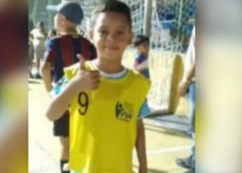 Menino de 8 anos morre eletrocutado no Mauazinho brincando em praça pública