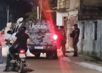 Em Itacoatiara, pistoleiros disparam vários tiros em direção de ‘Tico’ e erram feio a mira