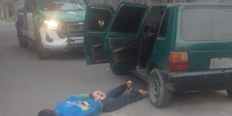 Bandido rouba ônibus de rota no Distrito, mas dá de cara com a PM na fuga