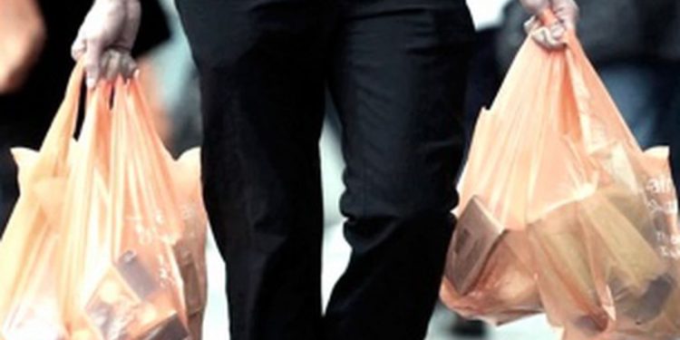 Vereadores voltam a discutir proibição de distribuição de sacolas plásticas em supermercados de Manaus