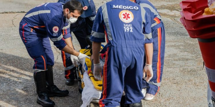 Pistoleiro acerta oito tiros em pedestre na Praça 14 em plena manhã de sábado