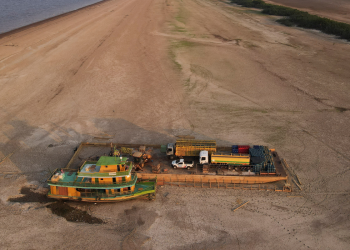 Rios se transformam em estrada de terra após Negro atingir nova mínima histórica