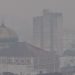 Chuva vai embora e fumaça volta a sufocar vários bairros de Manaus