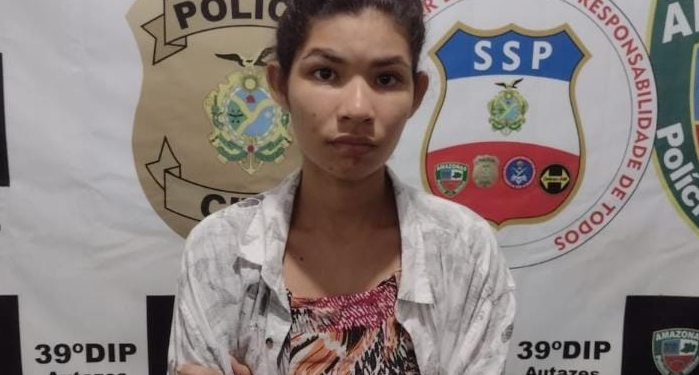 Suspeita de assassinar sobrinha de 2 anos e enterrar no quintal leva surra de detentas
