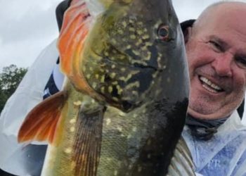 Turista de 70 anos morre em gravíssimo acidente entre embarcações no Amazonas