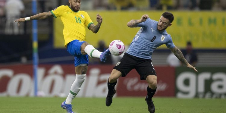 Tentando retomar vitórias, Brasil enfrenta Uruguai em Montevidéu