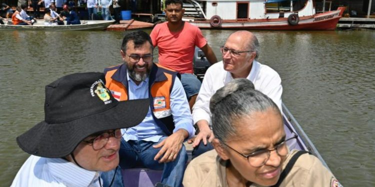 Wilson e David levam Alckmin e Marina de ‘voadeira’ para ver vazante em Manaus