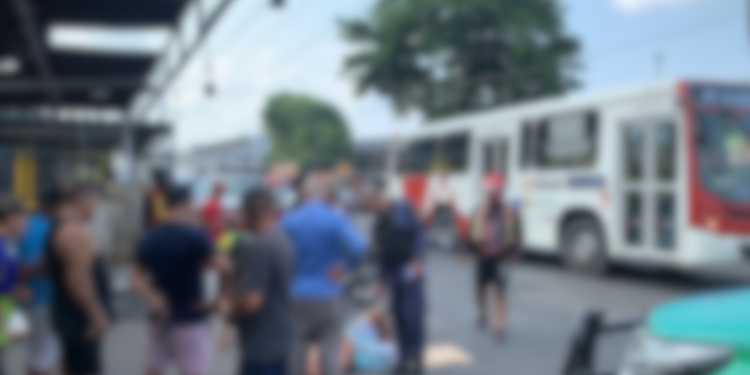 Suposto assaltante leva surra da população com chave de roda
