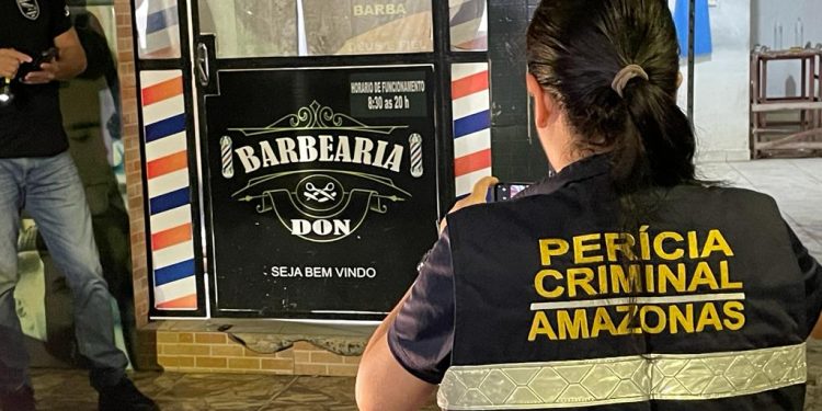 Adolescente é executado dentro de barbearia da zona Sul