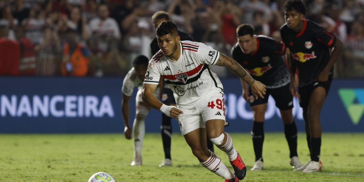 São Paulo vence o Red Bull Bragantino pelo Brasileirão