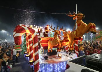 2ª Parada Natalina acontece na faixa liberada da Ponta Negra