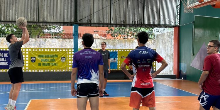 Prefeitura de Manaus oferece aulas gratuitas e promove desenvolvimento do basquete no Dom Pedro