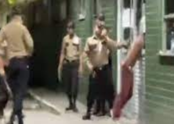 Homem é preso após quebrar portas e vidro de hospital de Manaus