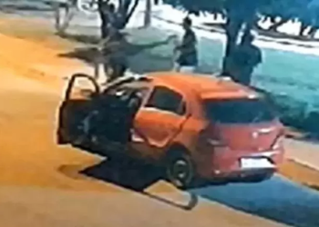 Vídeo mostra jovem de 19 anos atira em homem que “mexeu” com a namorada dele