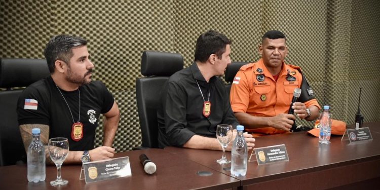 Indivíduos são presos durante entrega de cocaína avaliada em R$ 750 mil, nas margens do Rio Negro